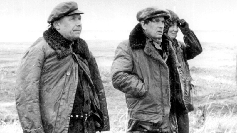 Александр Михайлов, Фёдор Абрамов и Лариса Толкачёва в Пустозерске, 1981 год