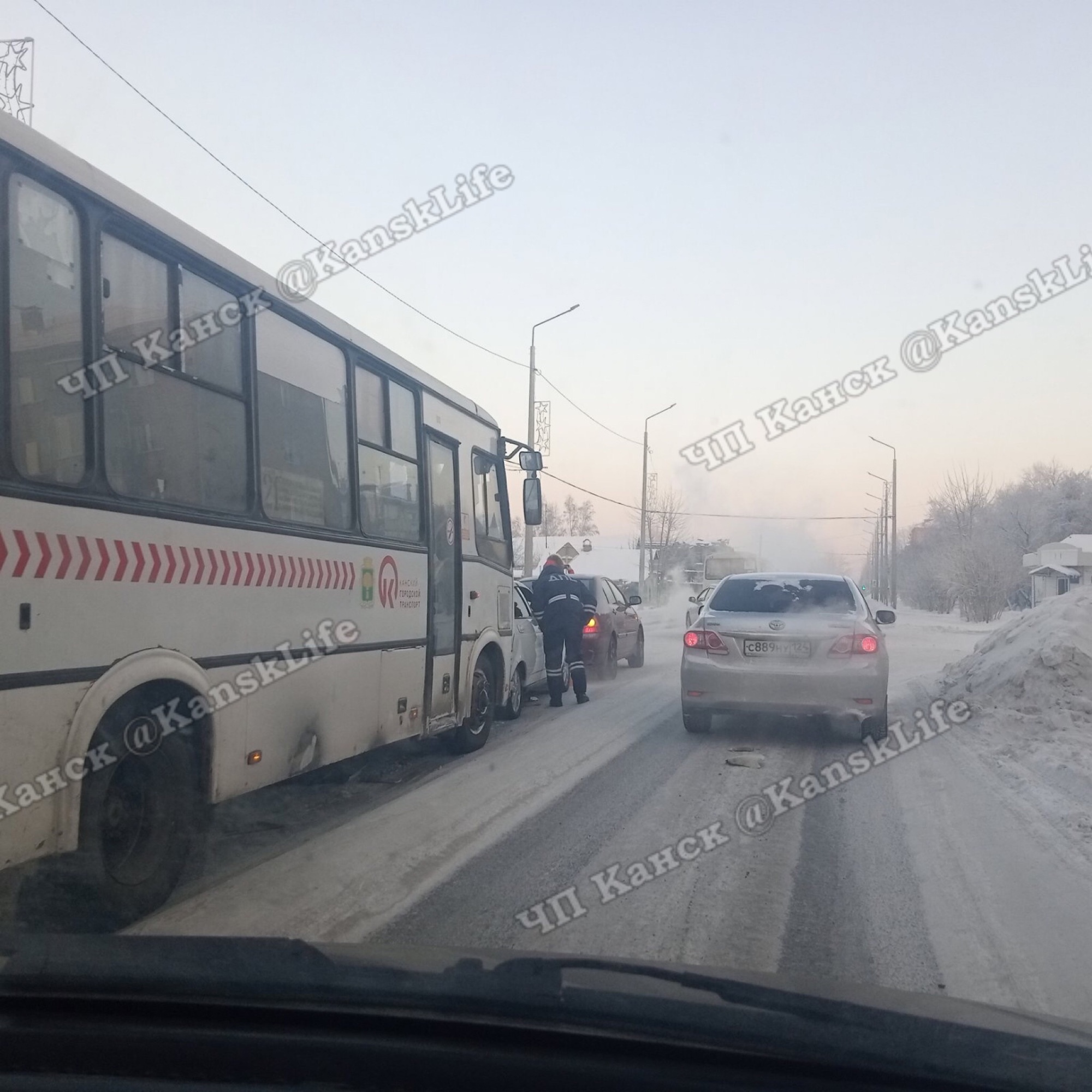 19 декабря.  Массовое ДТП на Московской, 4 машины и автобус Это картинка